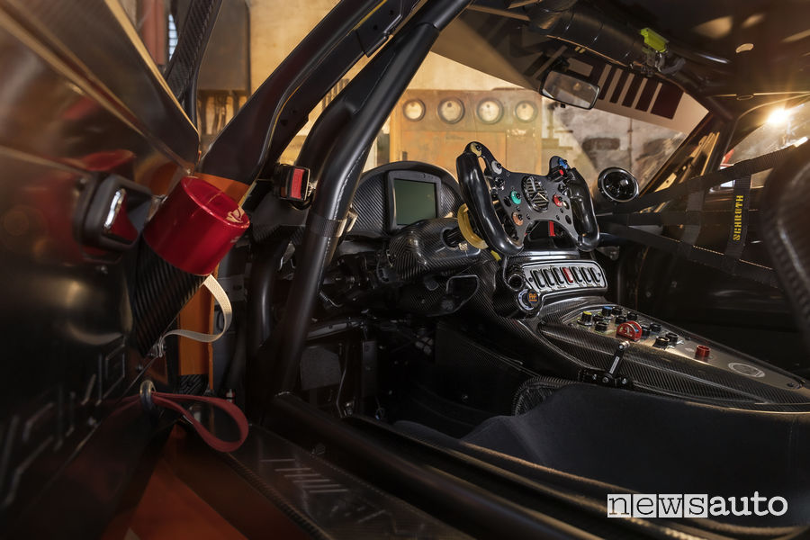 Mercedes-AMG GT3 2019 abitacolo racing