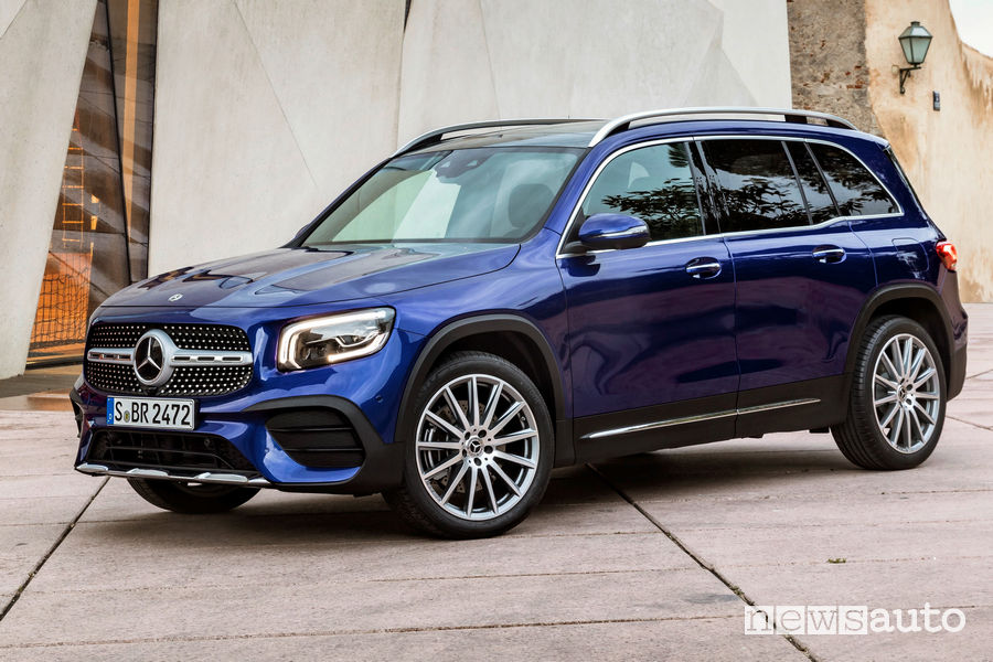 Mercedes-Benz GLB vista di profilo
