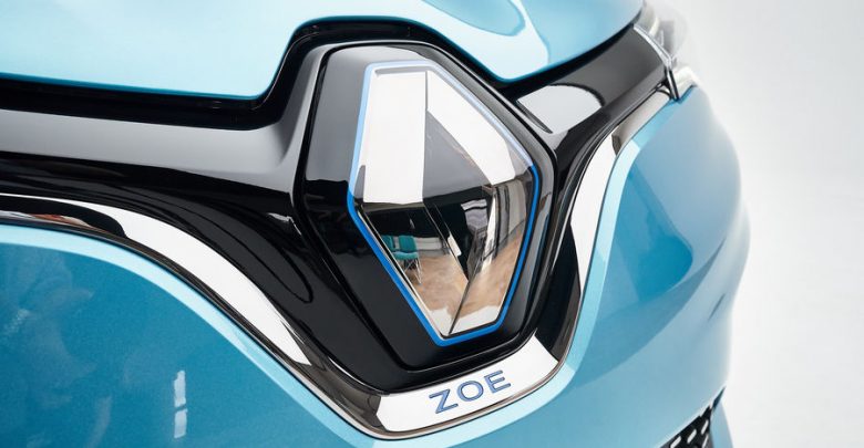Nuova Renault Zoe losanga che nasconde la presa di ricarica