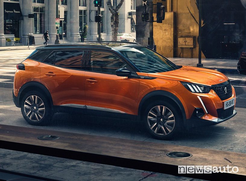 Nuova Peugeot 2008 2020 GT Line vista laterale