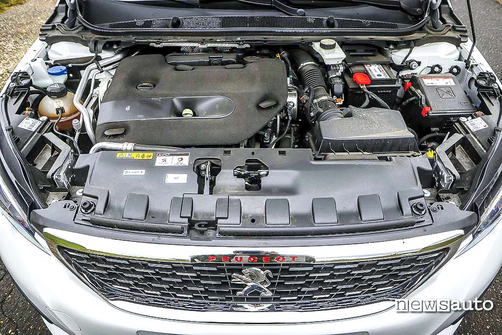 Peugeot 308 GT BlueHDi motore diesel 180 CV
