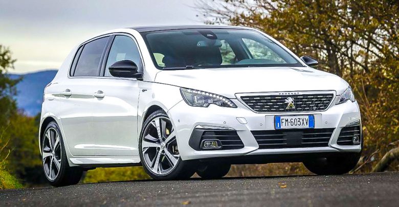 Peugeot 308 GT BlueHDi vista anteriore tre quarti