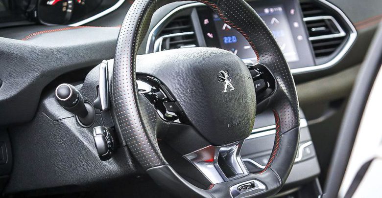 Peugeot 308 GT BlueHDi volante