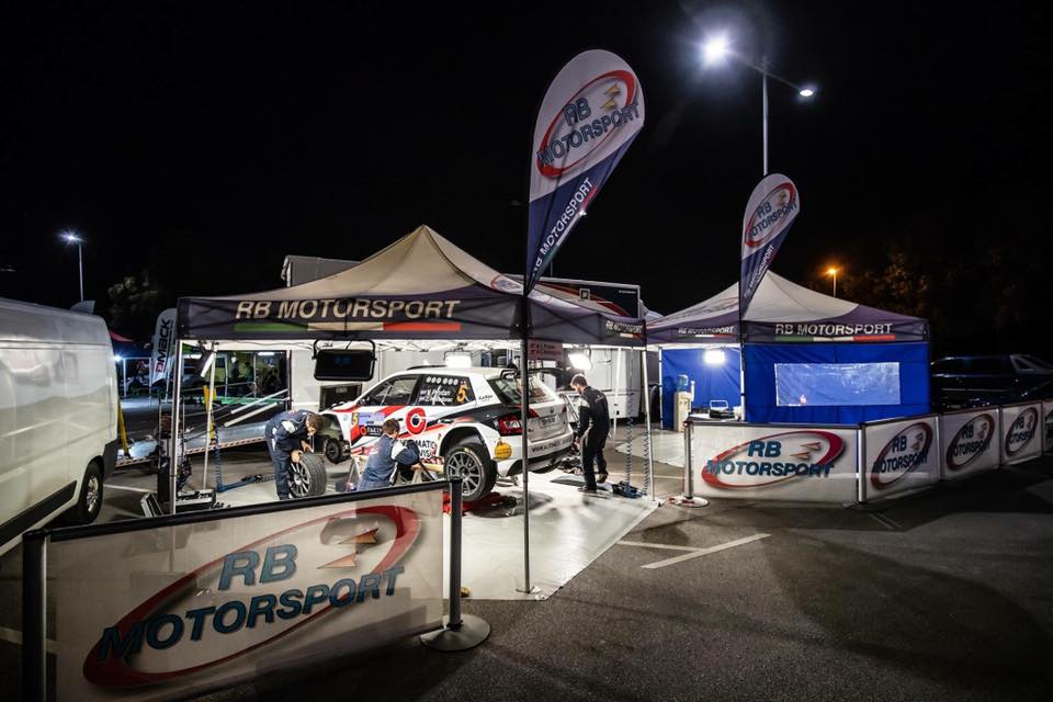 Parco assistenza RB Motorsport, dove i ladri estorsori hanno effettuato il furto di ricambi per auto da competzione