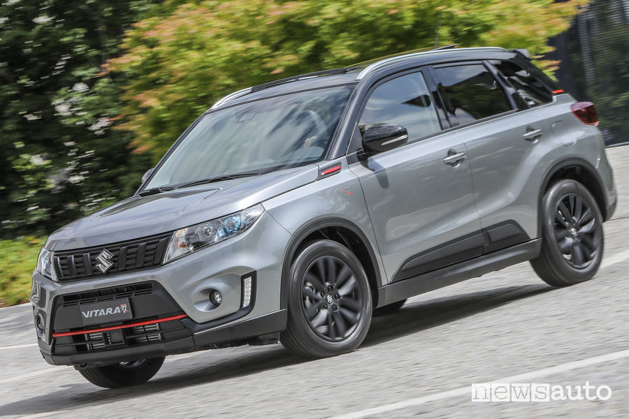Suzuki Vitara Katana vista di profilo in movimento