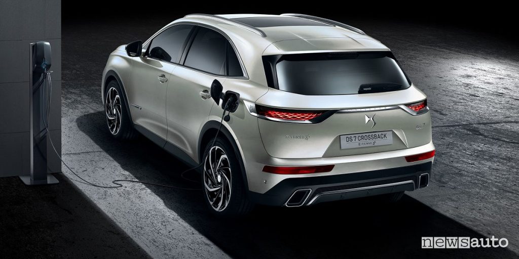 SUV ibrido DS 7 Crossback E-Tense 4x4 ricarica