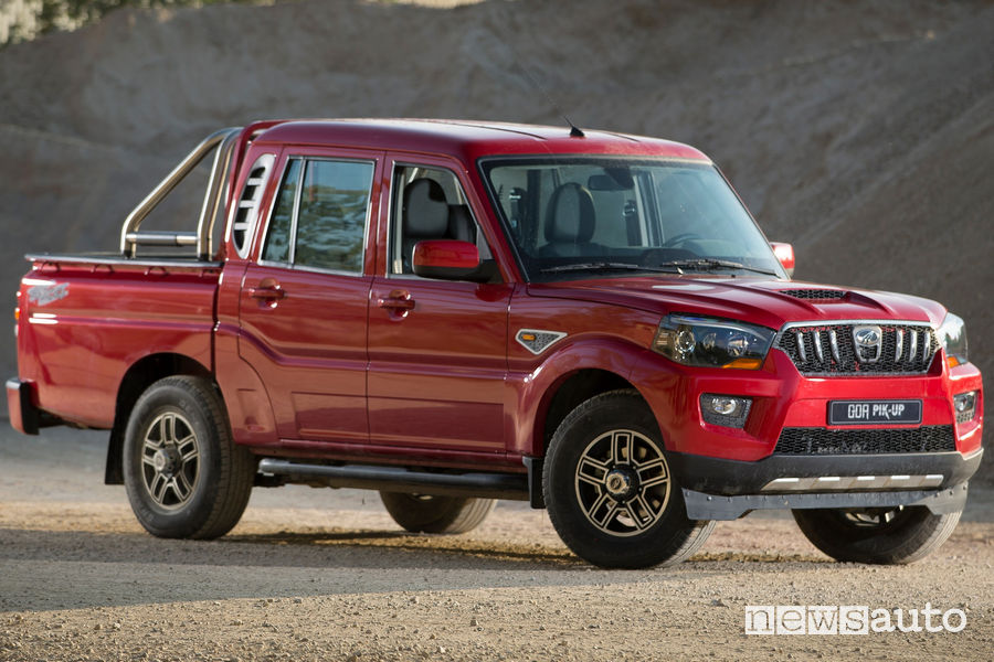 Mahindra GOA Pik-Up Plus doppia cabina vista di profilo