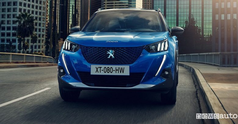 Peugeot e-2008 elettrica prezzi