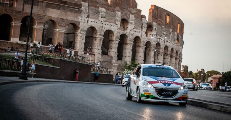 Rally di Roma Capitale 2019 Peugeot 208 R2 Ciuffi/Gonella davanti al Colosseo