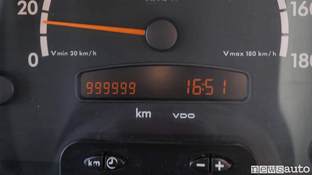 Contachilometri a 1.000.000 di km. Con le dovute accortezze si allunga la vita del motore...
