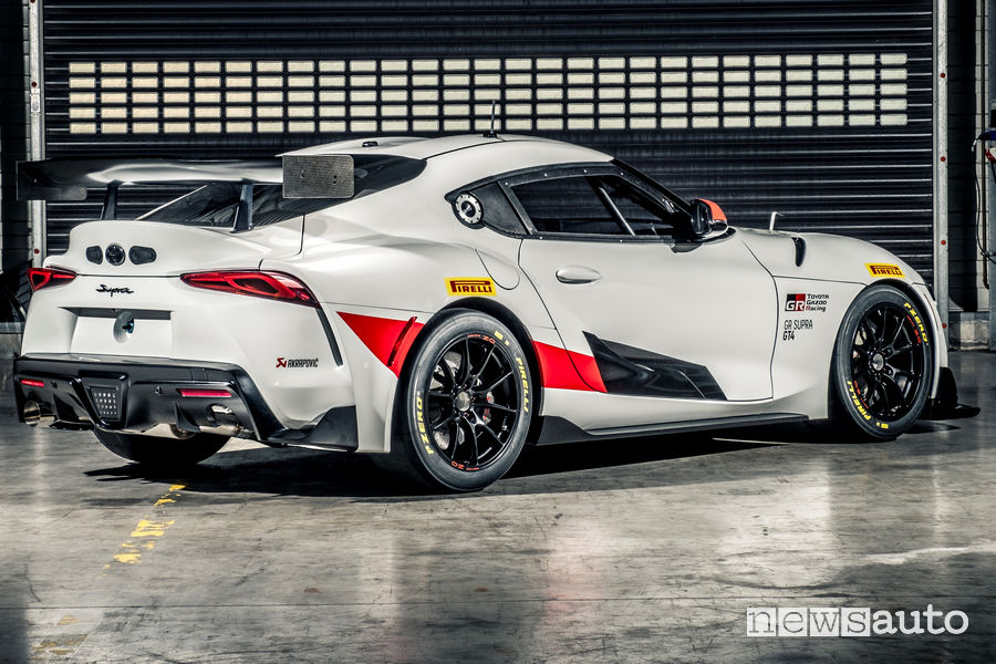 Toyota GR Supra GT4 vista posteriore