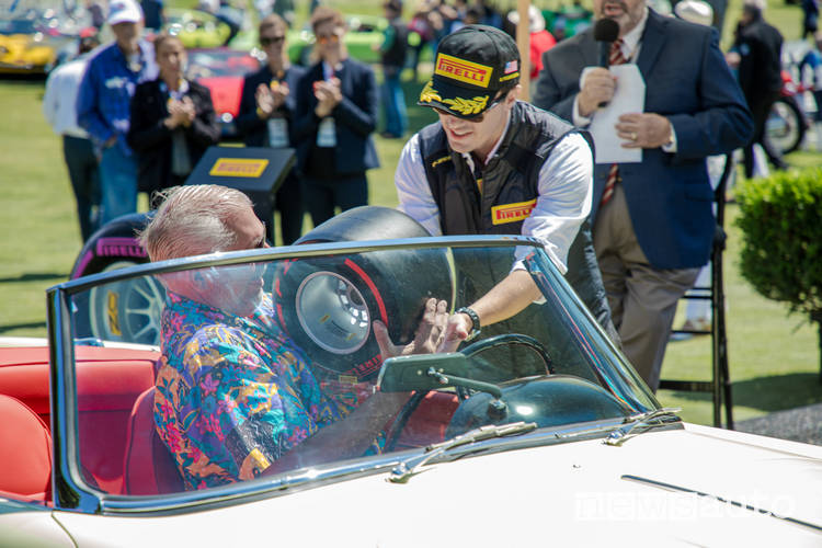 premiazioni pirelli con ruota F1 in miniatura al concorso italiano 2019