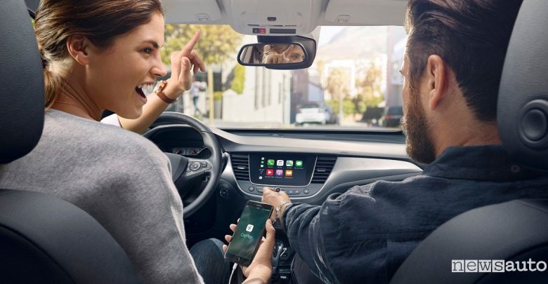 Connettività Opel infotainment OpelConnect Apple Car Play