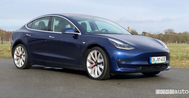Tesla Model 3 a Greta Thunberg