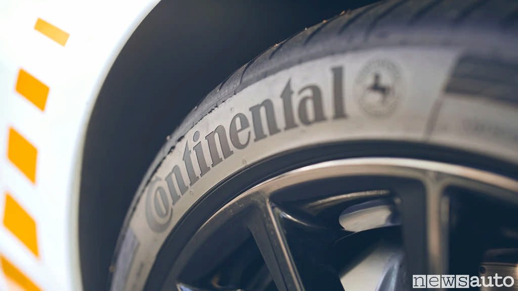 Spalla pneumatico Continental con Black Chili, il segreto di Continental è anche nella mescola