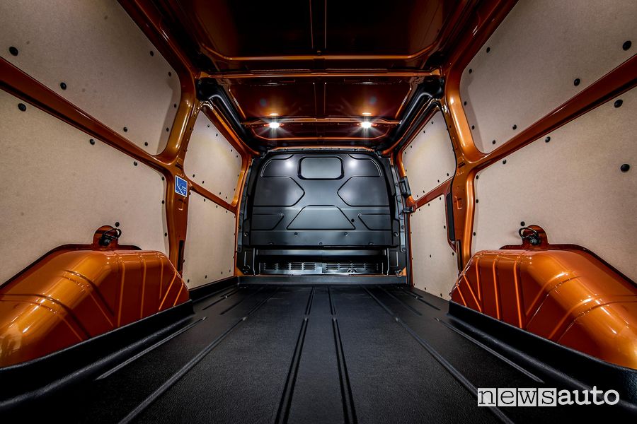 Vano di carico Ford Transit Custom PHEV ibrido plug-in