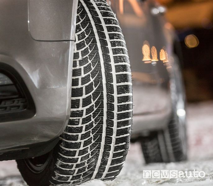 Battistrada pneumatico invernale Nokian WR A4