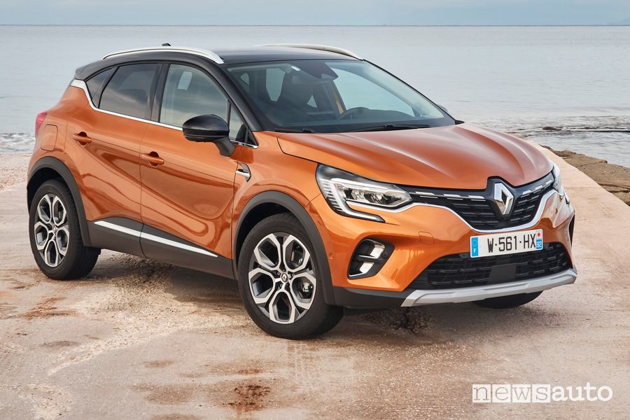 Vista di profilo Renault Captur 2020