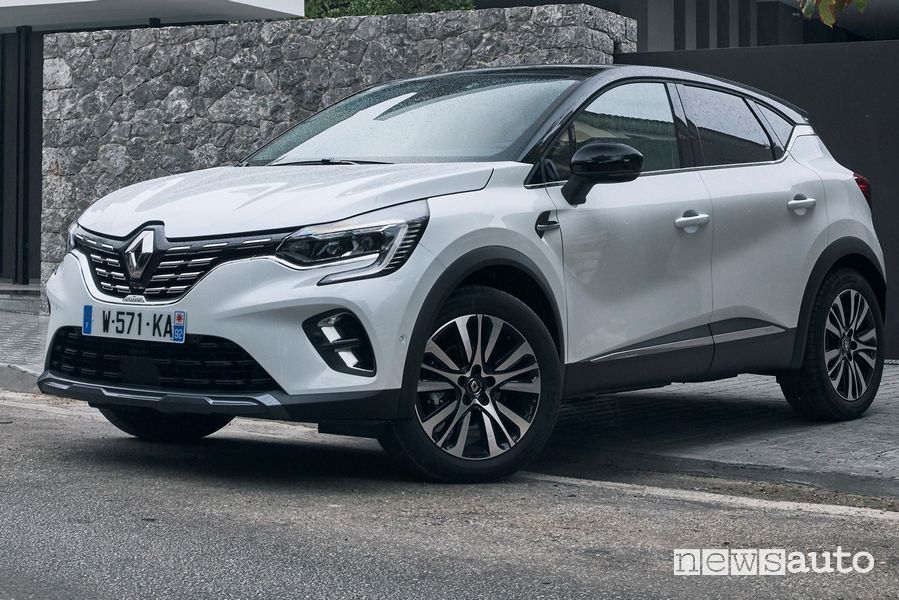 Vista di profilo Renault Captur 2020 Initiale Paris
