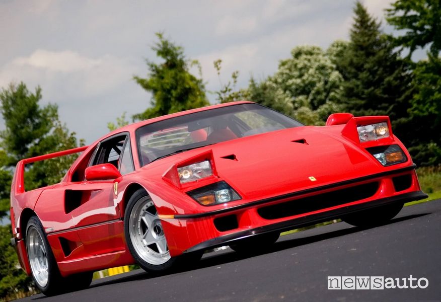Ferrari F40 con i fari a scomparsa