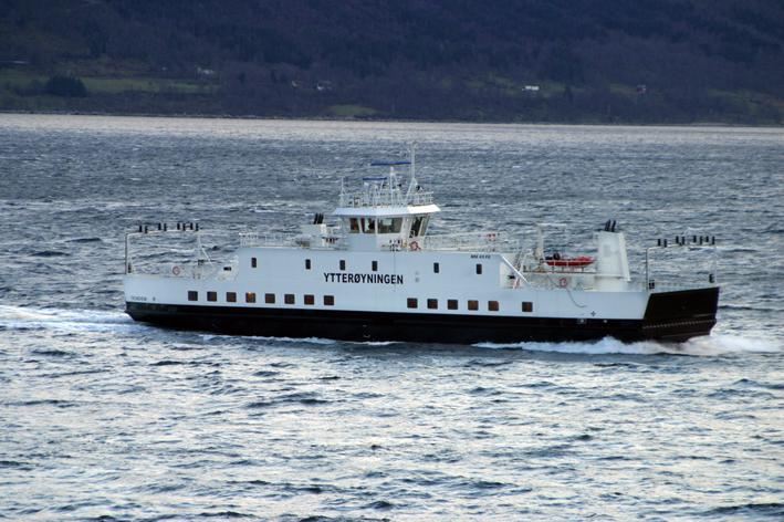 Traghetto norvegese elettrico Ytterøyningen che ha registrato un incidente a bordo per l'esplosione delle batterie.