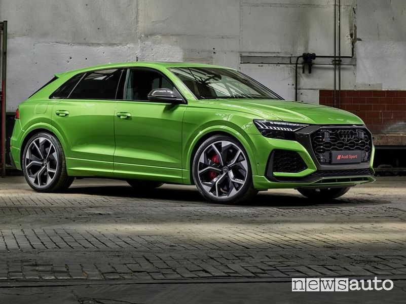 Vista di profilo Audi RS Q8