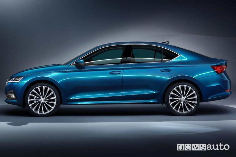 Fiancata laterale lato guidatore Škoda Octavia 2020