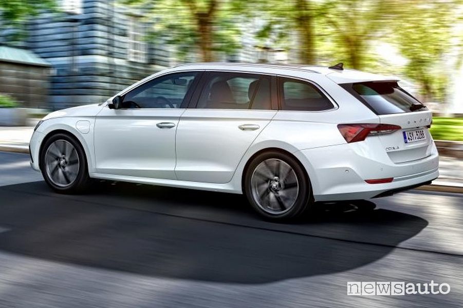Fiancata laterale lato guidatore Škoda Octavia Wagon 2020