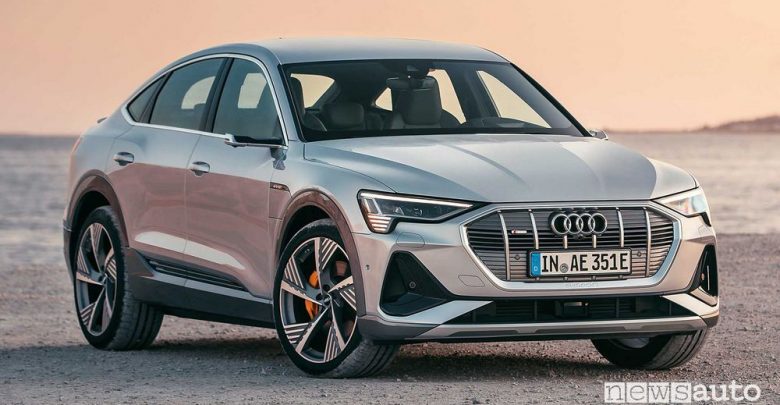 Vista di profilo Audi e-tron Sportback
