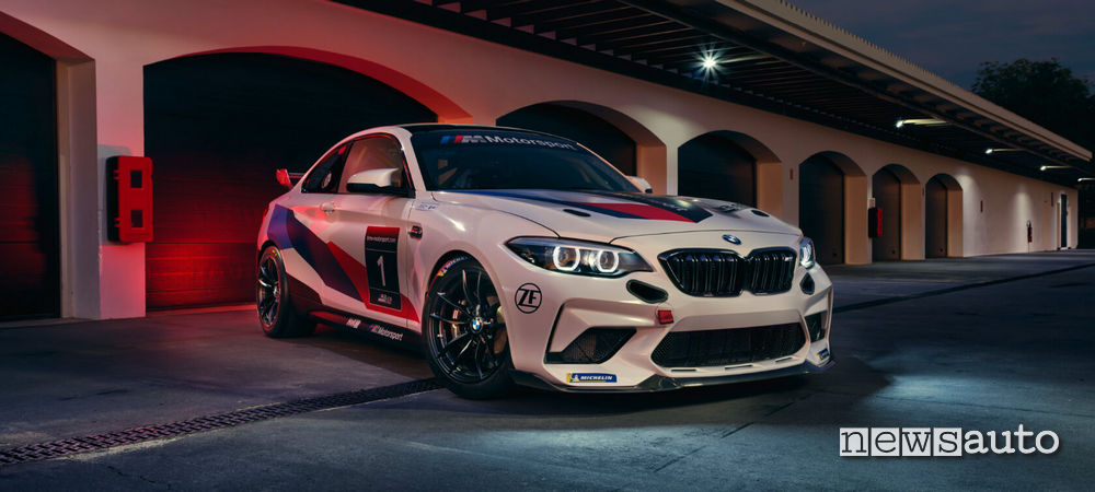 BMW M2 CS Racing fari e paraurti sportivo