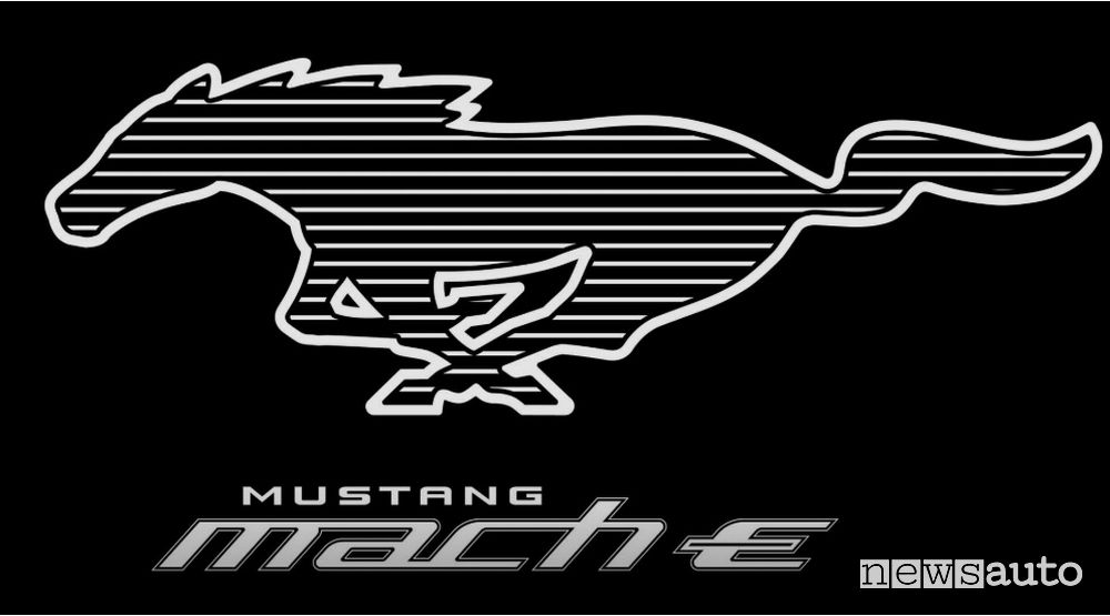 Mustang Mach-E suv elettrico ford