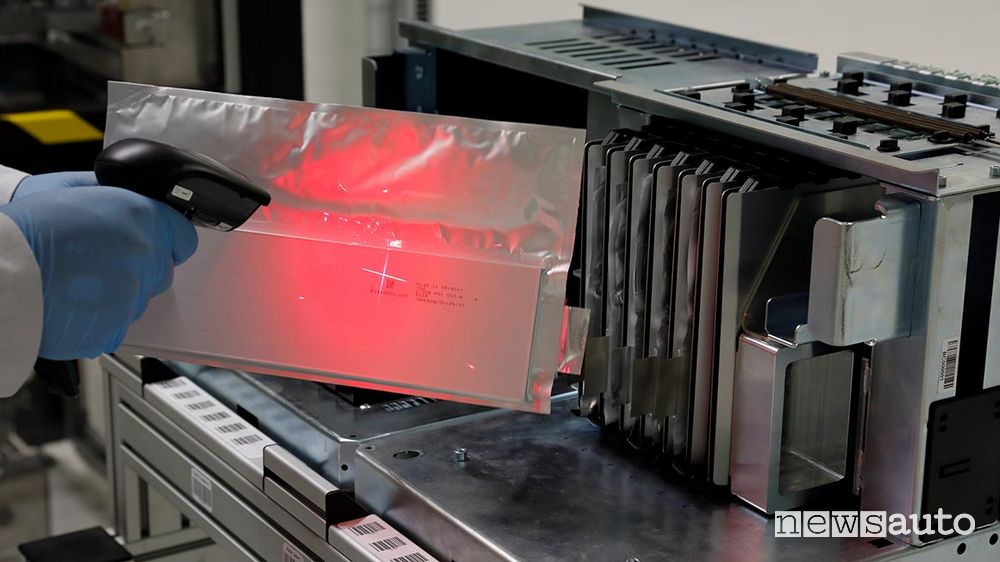 come vengono costruite le batterie di auto elettriche Volkswagen
