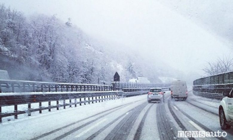 Obbligo catene da neve o pneumatici invernali sulle strade della Liguria