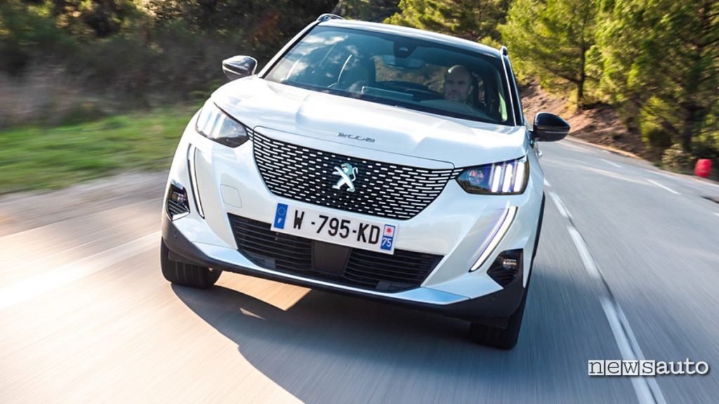 leone Peugeot e-2008 GT 2020