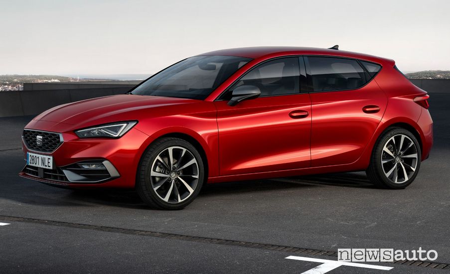 Vista laterale lato guidatore Seat Leon 2020