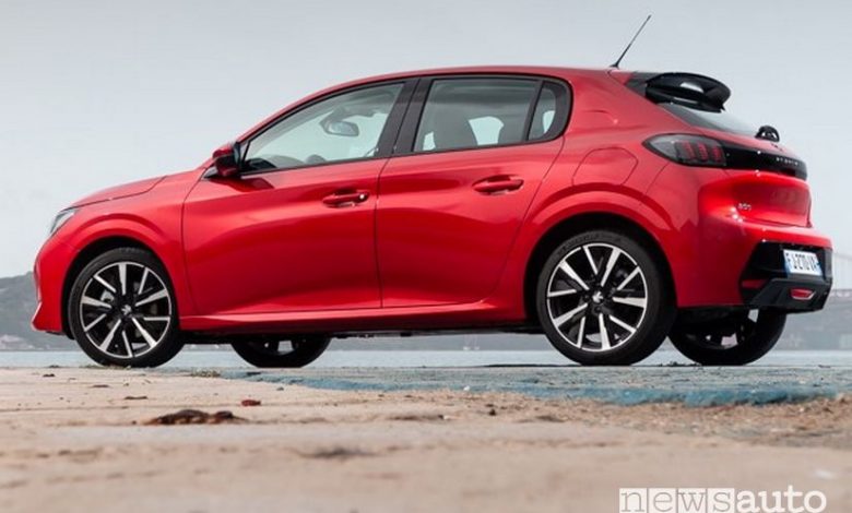 Fiancata laterale lato guidatore Peugeot 208 Allure Navi Pack