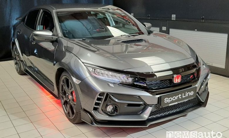 Vista di profilo Honda Civic Type R Sport Line