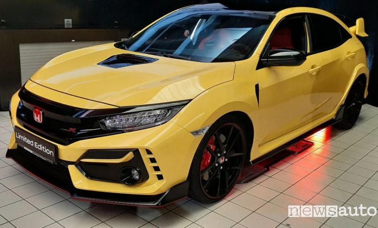 Vista di profilo Honda Civic Type R Limited Edition