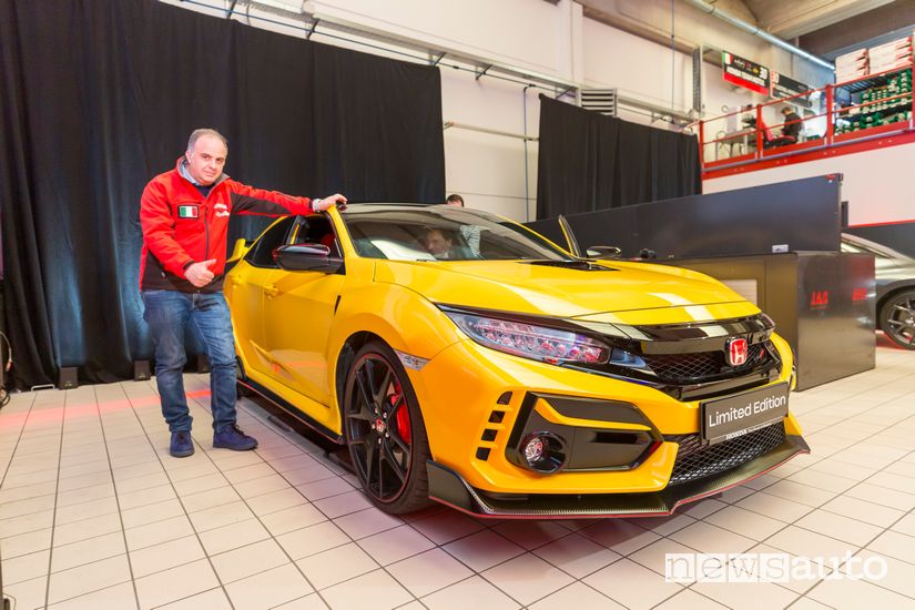 Honda Civic Type R Limited Edition con Giovanni Mancini