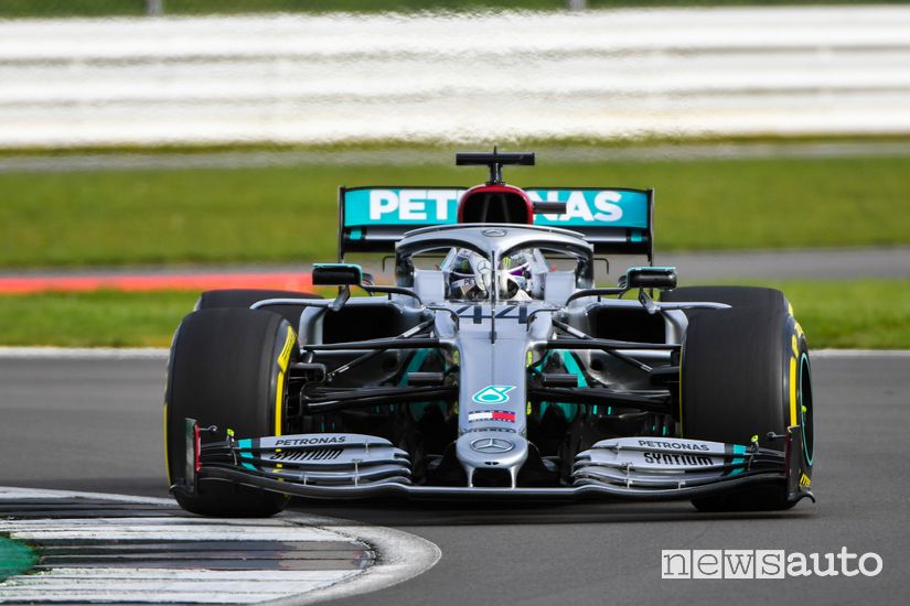 Sistema das mercedes Hamilton al volante della Mercedes-AMG W11 F1 2020