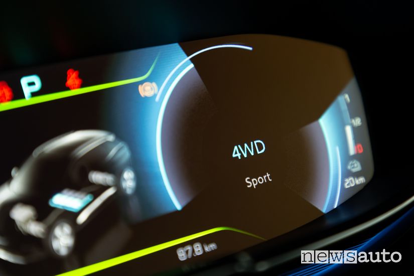 Schermata modalità di guida 4WD quadro strumenti Peugeot 3008 Hybrid4 Plug-In
