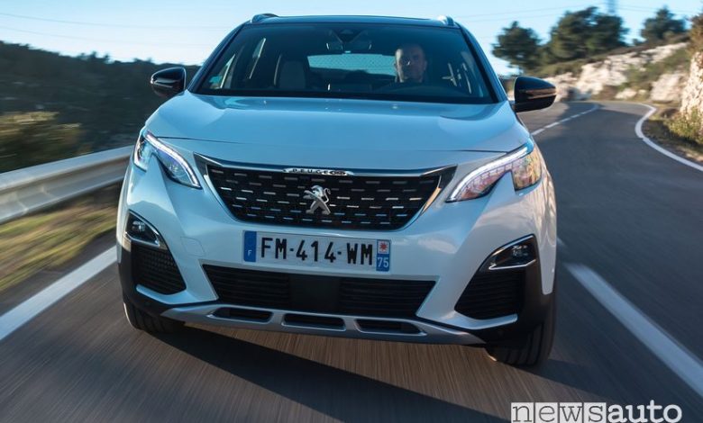 Vista frontale Peugeot 3008 Hybrid4 Plug-In