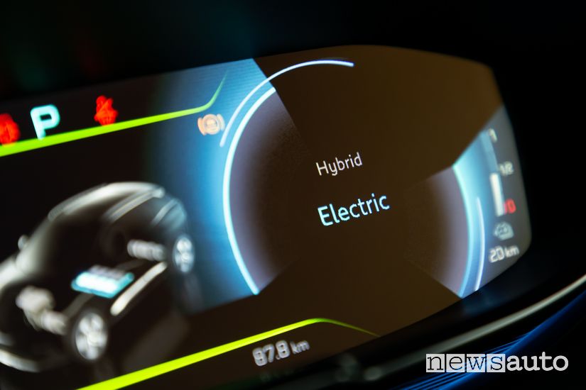 Schermata modalità di guida Electric quadro strumenti Peugeot 3008 Hybrid4 Plug-In