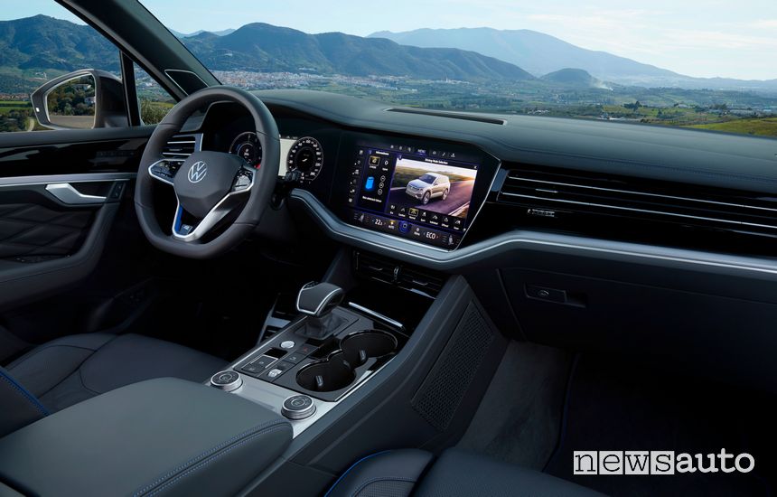 Infotainment, comandi consolle centrale Volkswagen Touareg R plug-in PHEV