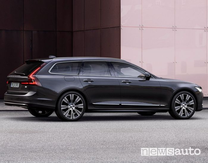 Vista posteriore Volvo V90 Recharge