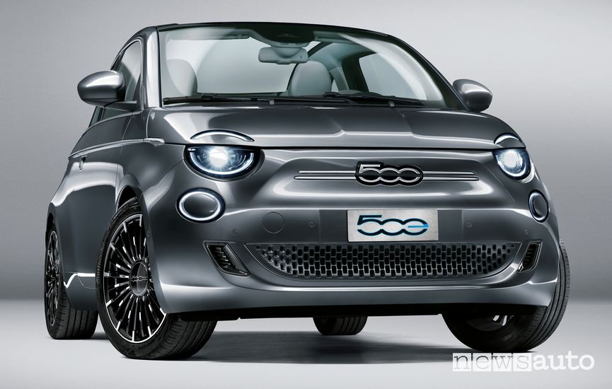Vista anteriore Fiat 500 elettrica cabrio La Prima