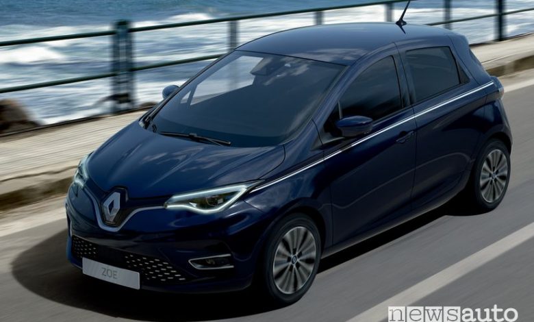Vista di profilo Renault Zoe Riviera serie speciale blu notte