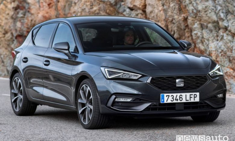 Vista di profilo Seat Leon FR