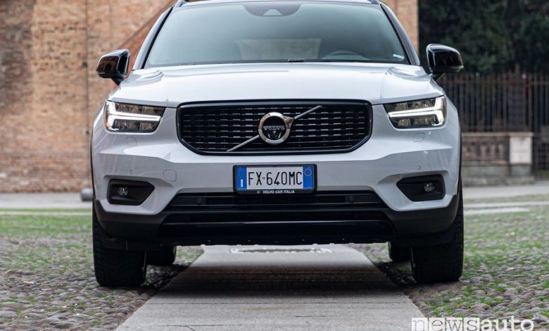 Frontale Volvo XC40 Recharge R-Design PHEV
