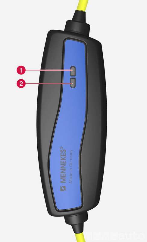 Il caricatore domestico fornito sulla Volvo XC40 ibrida Plug-inè da 10 Ampere (2,3 kW 230 Volt monofase) solo per il mercato italiano (altrimenti è da 8A)